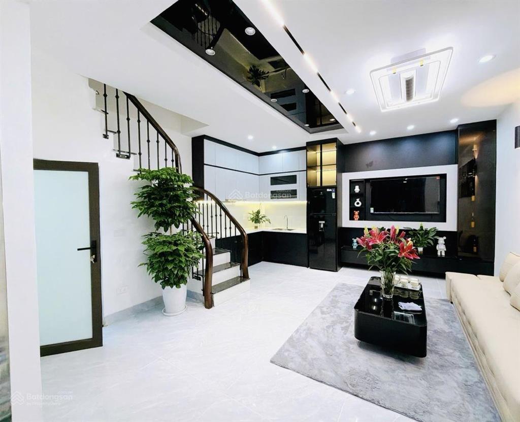 Minh khai nhà đẹp mặt tiền 5,6m ngõ rộng gần phố hàng hiếm khó tìm