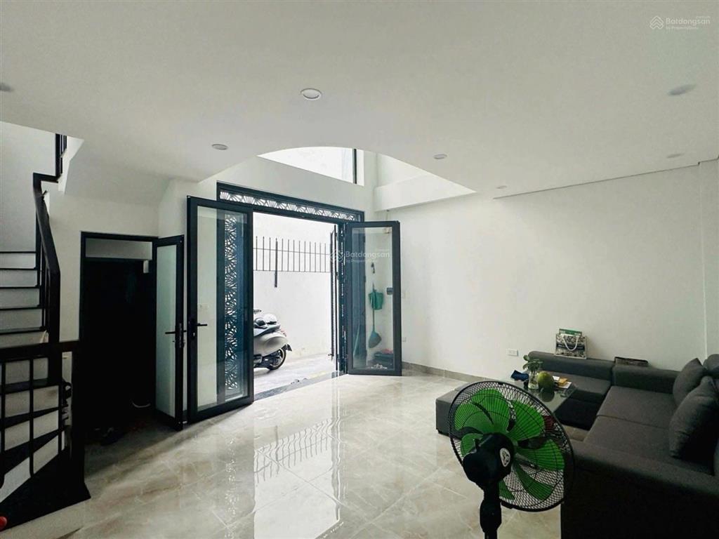 Nhà mới tinh  ô tô đỗ cổng  giá chỉ 8.9 tỷ hấp dẫn!
