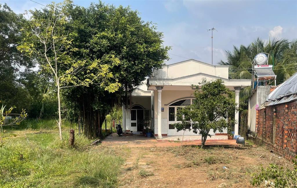 Bán nhà hơn 8m mặt đường quốc lộ 22b. 680m2 có thổ. 1,9 tỷ