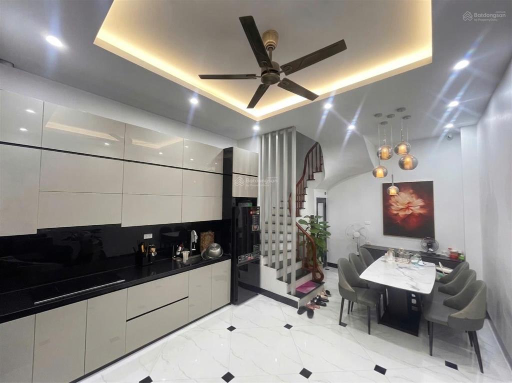 Nhà tam trinh yên sở 47m 4 tầng ngõ thông ô tô tránh