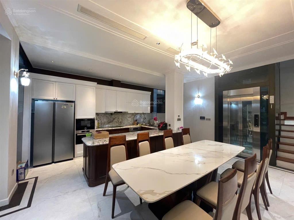 Cho thuê biệt thự song lập 150m2, full nội thất thang máy nhập khẩu vào ở ngay chỉ 30tr/tháng