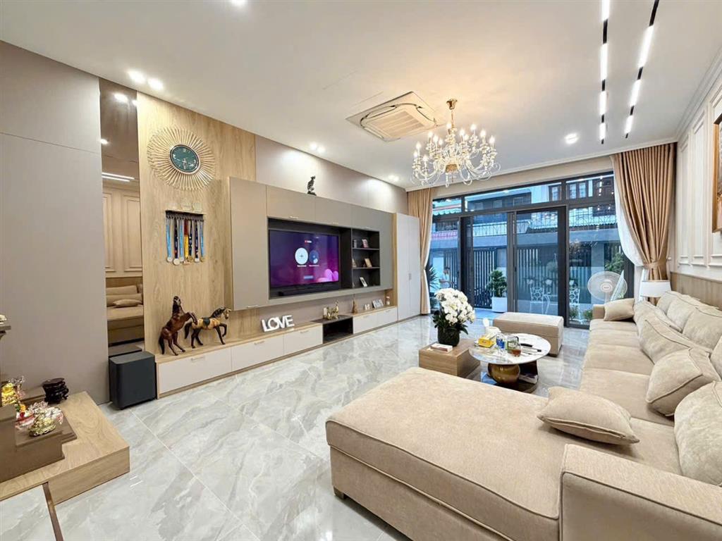 Bán Nhà Mặt Tiền Kinh Doanh Ngang 9M Sổ Đẹp 3 Tầng 150M2 Giá Chỉ 23,49 Tỷ Tl