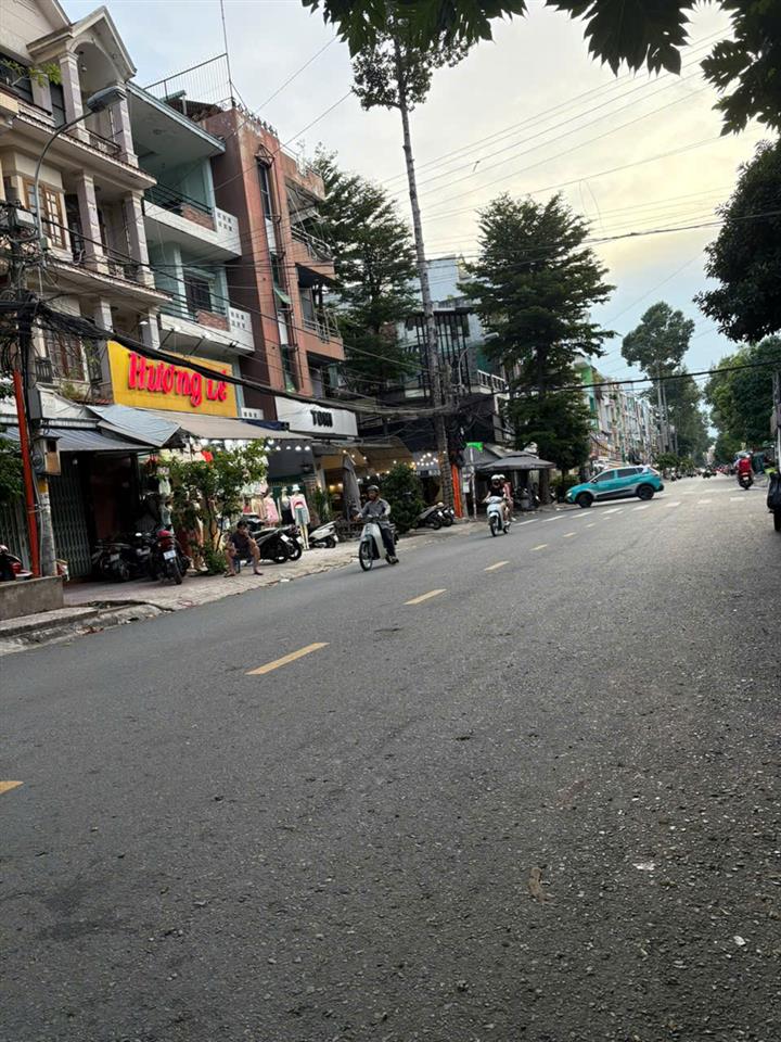 Nhà Mặt Tiền Đất Vàng Tên Lửa Khu Kinh Doanh Buôn Bán Ngày Đêm - Quận Bình Tân - 90M2 -
