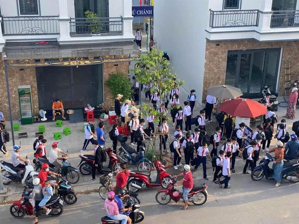 Bán nhà phường bình dương full nội thất, cạnh trường học thuận tiện kinh doanh