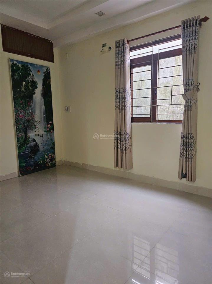 Bán nhà khu vuc mân thái sơn trà . nhà 2 tầng rưỡi ...
dt 54m2 ......cách biển 300m...