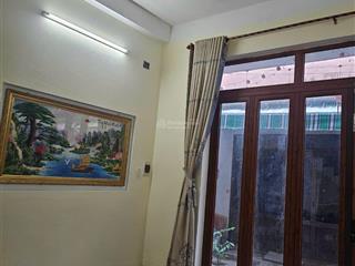 Bán nhà khu vuc mân thái sơn trà . nhà 2 tầng rưỡi ...
dt 54m2 ......cách biển 300m...