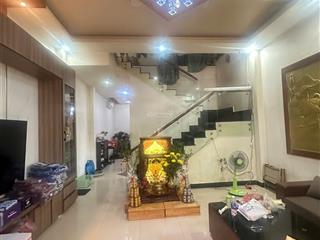 Cần chuyển nhượng nhà hai tầng dt 100m2 ngang 5m. đường 7m5