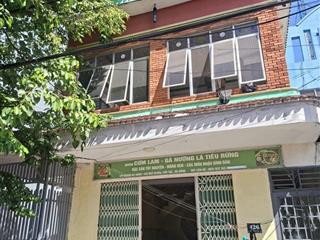 Cho thuê nhà 2 tàng .. dt 160m2. .
đường ngô quyền ...
dtsd ....350.m2.....
5 pòng.....