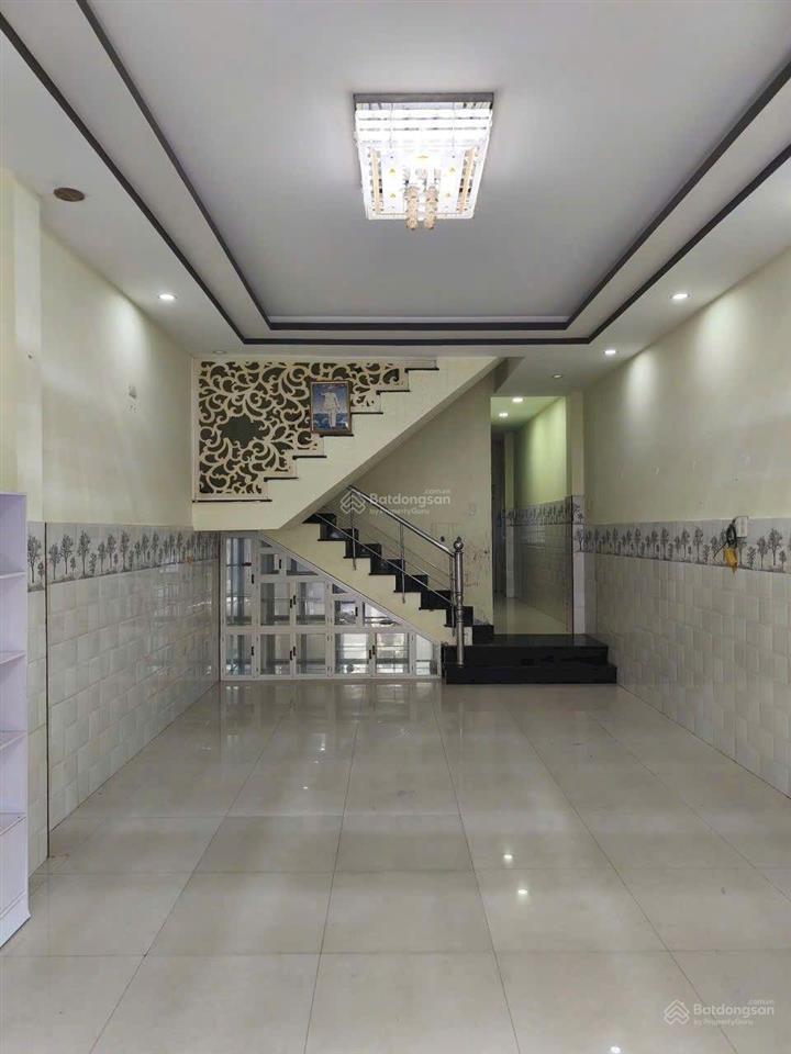 Cần bán nhà 2 tầng.
6 tỷ. x nhỏ.
dt 60m2, nhà 2 tầng, 3pn, 2wc, gần công viên,