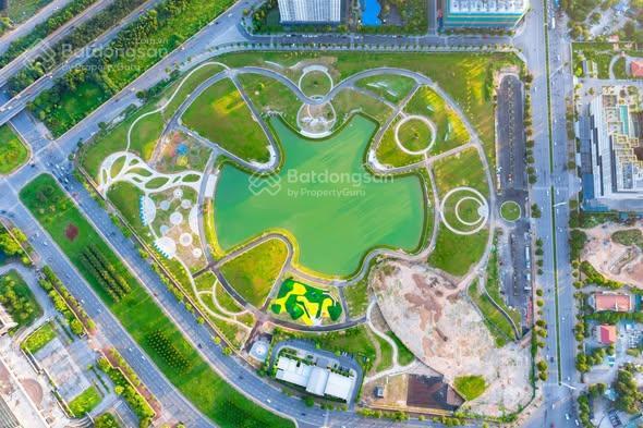 Chủ bán nhà sang mỹ  112m2, 3 ngủ, 2 vệ sinh  13,1 tỷ. slot ô tô, tầng trung, view công viên.