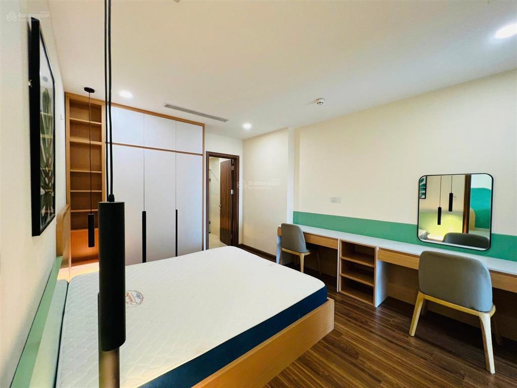 Chủ bán nhà sang mỹ  112m2, 3 ngủ, 2 vệ sinh  13,1 tỷ. slot ô tô, tầng trung, view công viên.