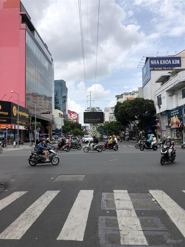 Hiếm  ngay khu phan xích long  sát mt  dt 56m2  3pn