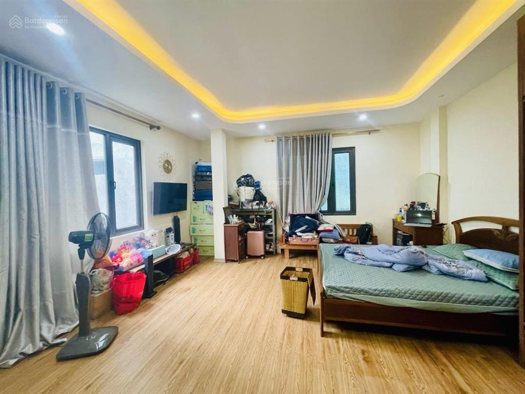 Mặt ngõ kinh doanh đống đa  cách phố 10m  ngay ngã tư xã đàn  38m x 5 tầng  lô góc