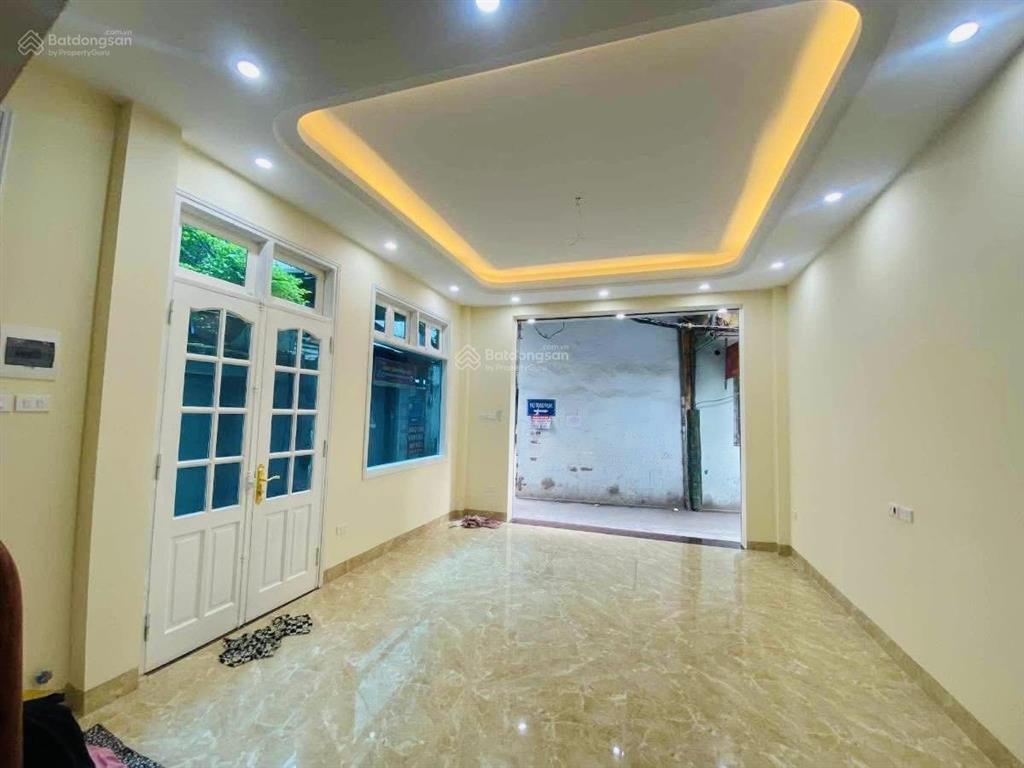 Mặt ngõ kinh doanh đống đa  cách phố 10m  ngay ngã tư xã đàn  38m x 5 tầng  lô góc