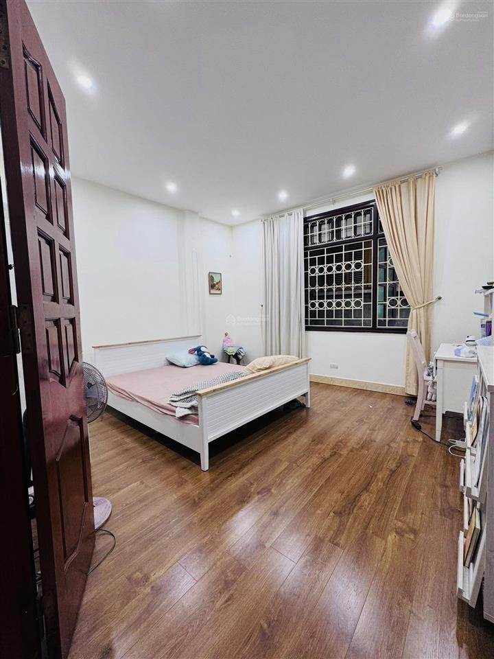 Khu vip hoàng cầu  ko quy hoạch  ô tô đỗ cách 5m  nhà 2 mặt ngõ 55m x 5 tầng chỉ hơn 13 tỷ