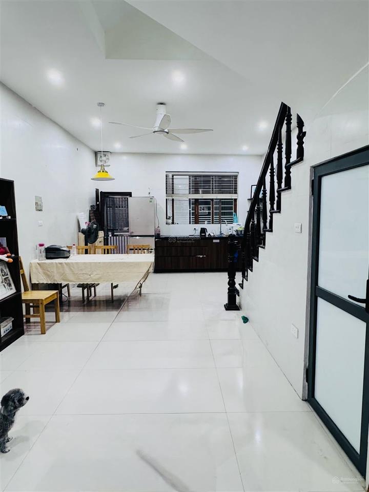 Khu vip hoàng cầu  ko quy hoạch  ô tô đỗ cách 5m  nhà 2 mặt ngõ 55m x 5 tầng chỉ hơn 13 tỷ