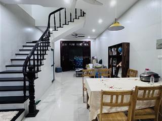Khu vip hoàng cầu  ko quy hoạch  ô tô đỗ cách 5m  nhà 2 mặt ngõ 55m x 5 tầng chỉ hơn 13 tỷ