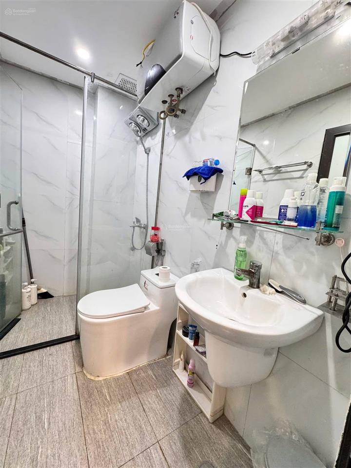 Nhà đẹp đống đa hơn 8 tỷ  33m x 5 tầng sổ vuông vắn gần trường chợ