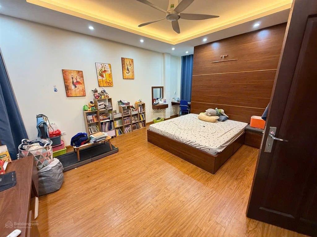 View vườn hoa  đống đa  44m x 6 tầng thang máy  hàng xóm đh công đoàn  ô tô đỗ cổng