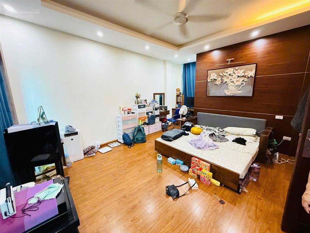 View vườn hoa  đống đa  44m x 6 tầng thang máy  hàng xóm đh công đoàn  ô tô đỗ cổng