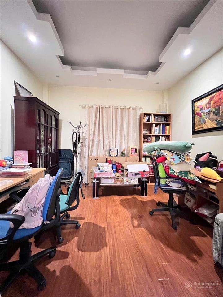 Hiếm cầu giấy  50m2 x 5 tầng  mặt ngõ cạnh hồ thông thoáng  nhà dân xây khung cột chắc chắn