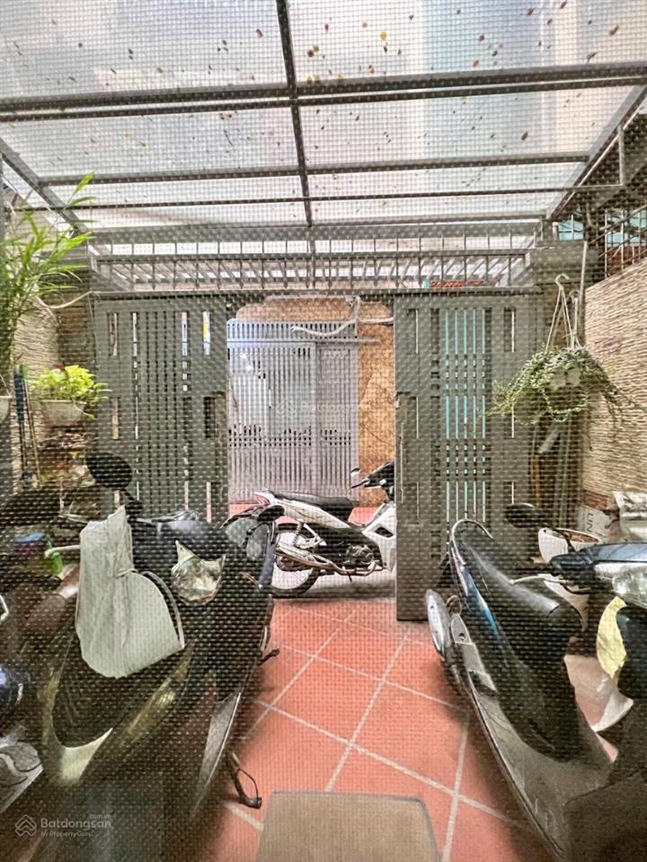 Hiếm cầu giấy  50m2 x 5 tầng  mặt ngõ cạnh hồ thông thoáng  nhà dân xây khung cột chắc chắn