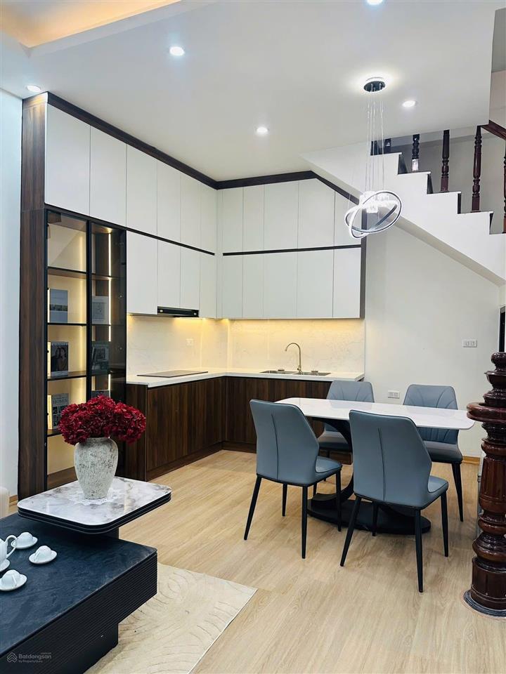 Phố vip ngọc khánh  34m chỉ hơn 8 tỷ  nhà mới 5 tầng full nội thất ở ngay