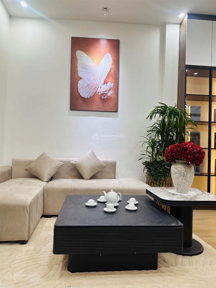 Phố vip ngọc khánh  34m chỉ hơn 8 tỷ  nhà mới 5 tầng full nội thất ở ngay