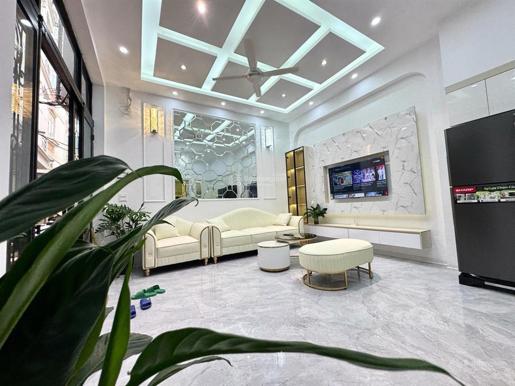 Bán nhà xã đàn  ô tô đỗ cổng  32m2 x 6 tầng thang máy  nhà mới ở ngay  cách phố vài bước chân
