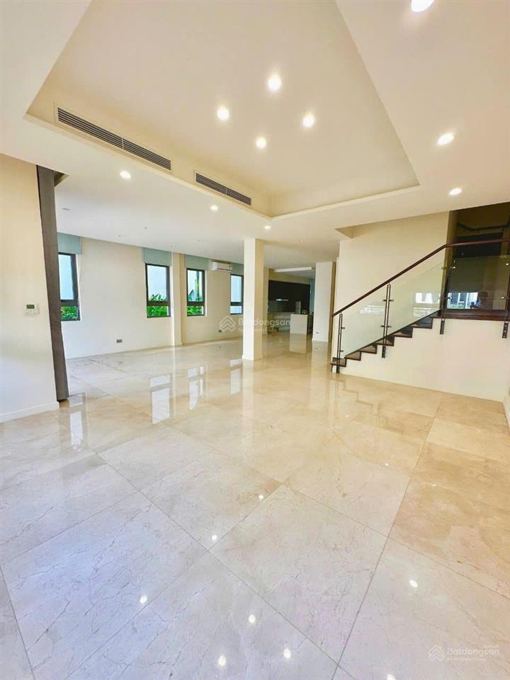 Tôi cần cho thuê gấp căn biệt thự tại kđt the manor nguyễn xiển 200m2 x 4 tầng thang máy