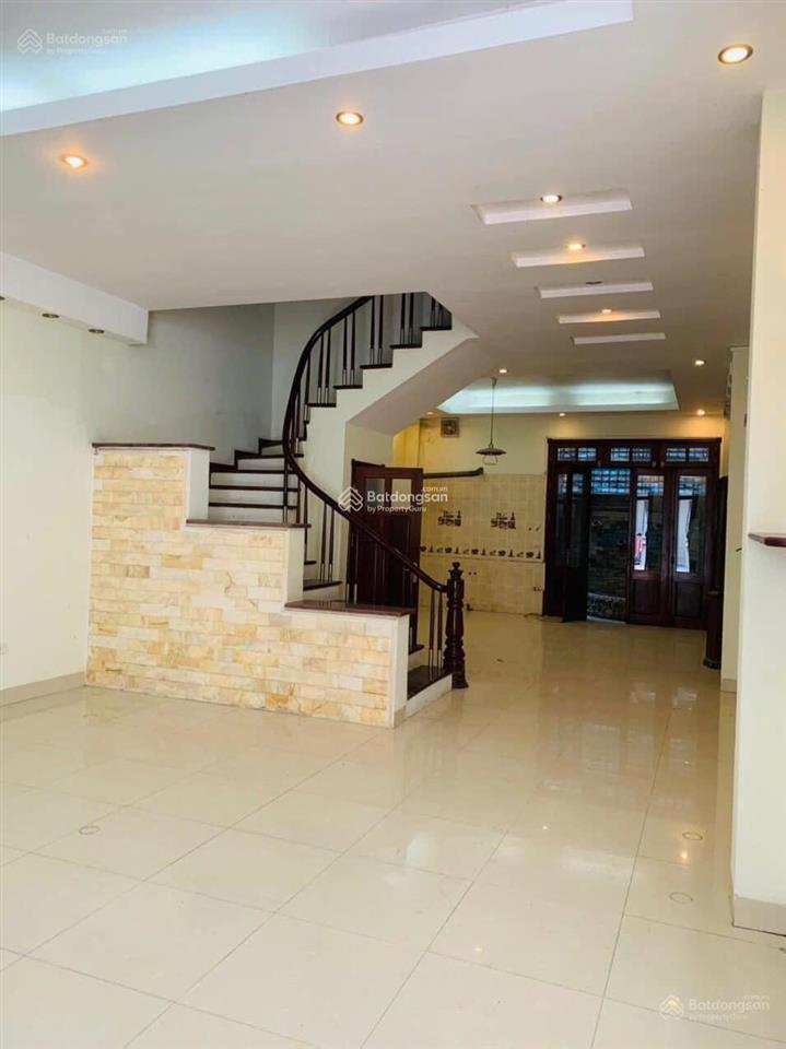 Cho thuê nhà mễ trì, 125m2x 4 tầng làm văn phòng, ô tô đỗ cửa