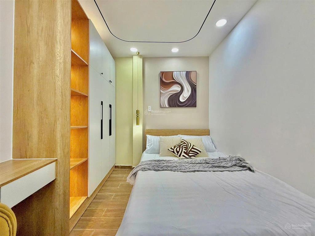 Giảm 500 tr ! bán nhà phan văn hân mới xây 2 tầng 4 pn 60m2 giá 6 tỷ 1 giáp q1