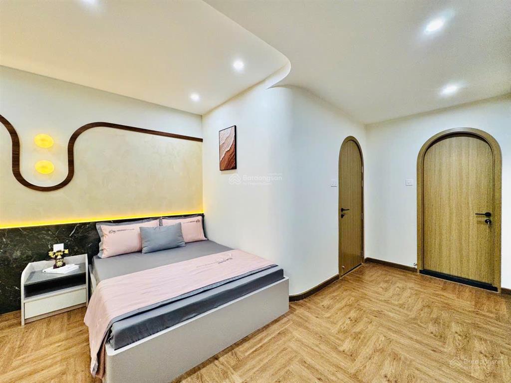 Siêu vị trí  5 tầng lầu  gần 6 trường đh lớn hutech  văn lang  fpt  công nghiệp 4  chỉ 7,9tỷ