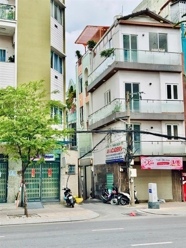 Siêu vị trí  5 tầng lầu  gần 6 trường đh lớn hutech  văn lang  fpt  công nghiệp 4  chỉ 7,9tỷ