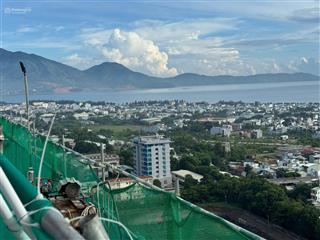 Chính chủ bán căn 2pn 63m2 view biển trực diện, tầng cao, ban công siêu rộng+tặng kèm điều hoà
