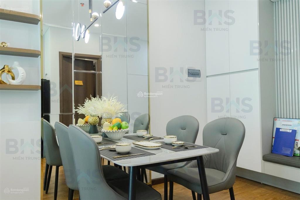 Chính chủ bán căn 2pn 63m2 view biển trực diện, tầng cao, ban công siêu rộng+tặng kèm điều hoà