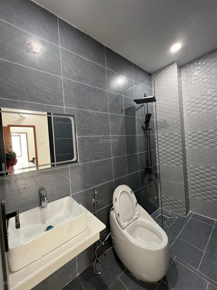 Nhà riêng đẹp xuất sắc tại nguyễn văn linh, còn tl, 125m², 3pn, 2wc, shr, hẻm xe hơi giá chốt 750tr