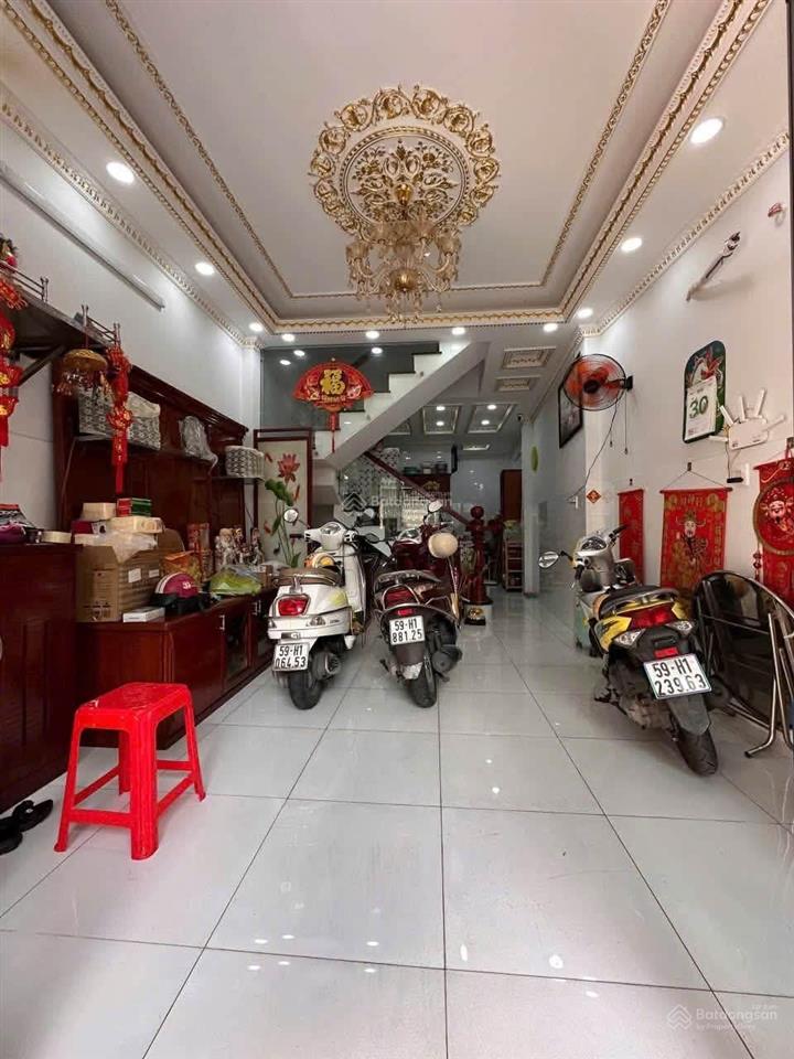 Nhà chủ ngộp bán gấp 1 trệt 3 lầu p15 q8, hoàn công 165m2, pháp lý rõ ràng giá tổng 900tr