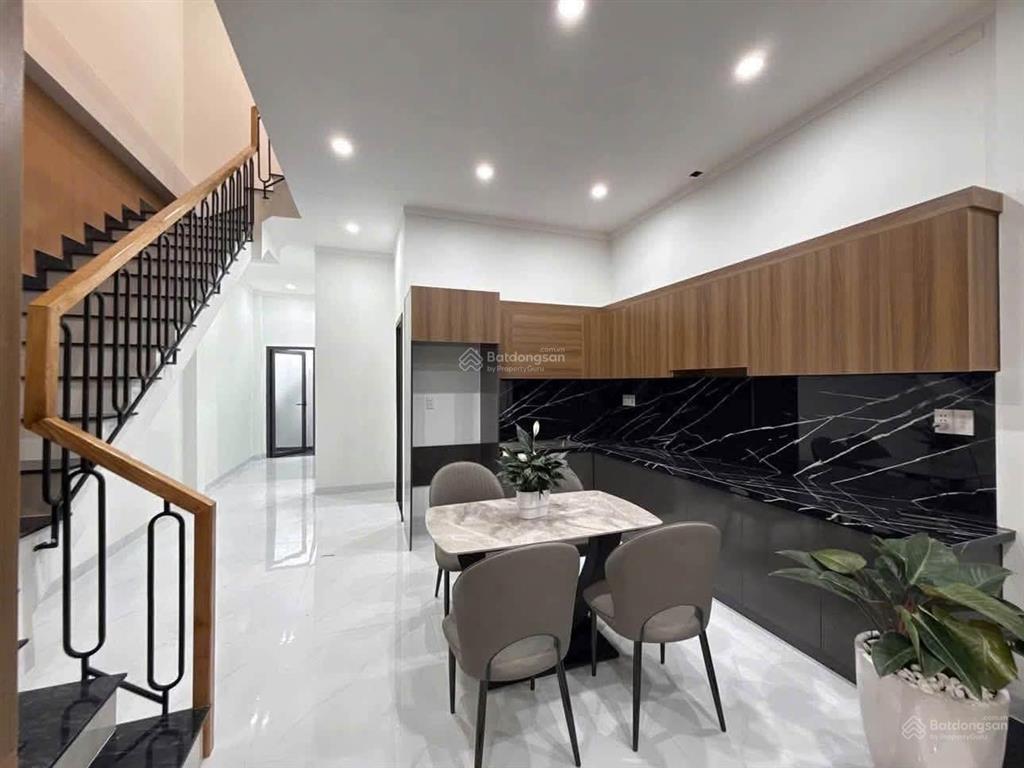 Bán gấp nhà 1 trệt 1 lầu thiết kế sang trọng tại nguyễn văn linh, 998tr, 100 m2, giá tốt hàng hiếm
