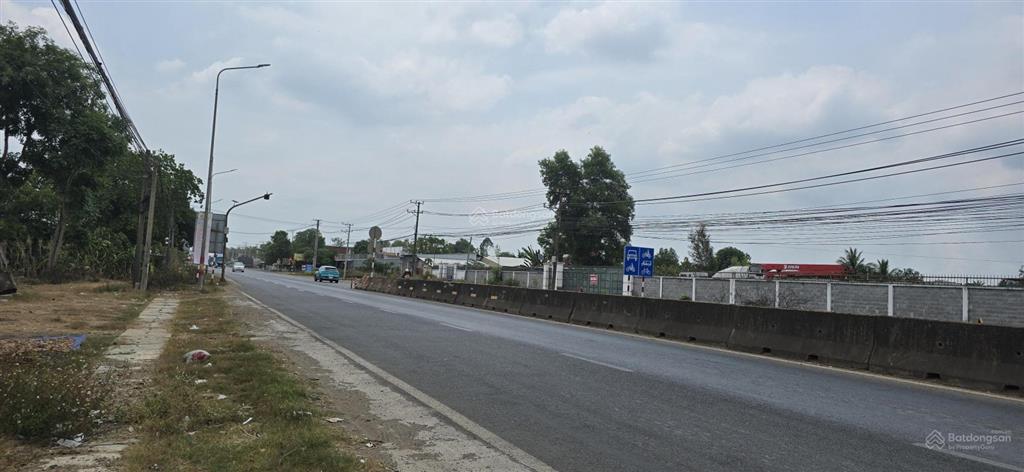 Bán 20.000m2  1000m2 thổ cư  89m mặt tiền ql1a  nở hậu !