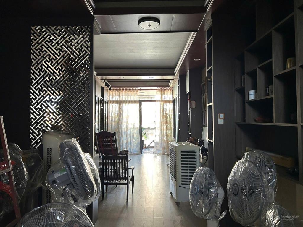 Bán nhà mặt tiền nguyễn huệ  sát chợ phan thiết