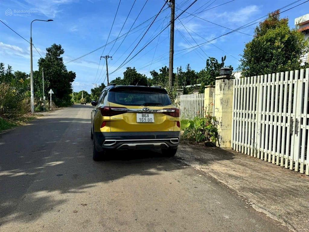 Nhà vườn hai mặt tiền nhựa gần trung tâm long khánh  4652m2  có sẵn 300m2 thổ cư !