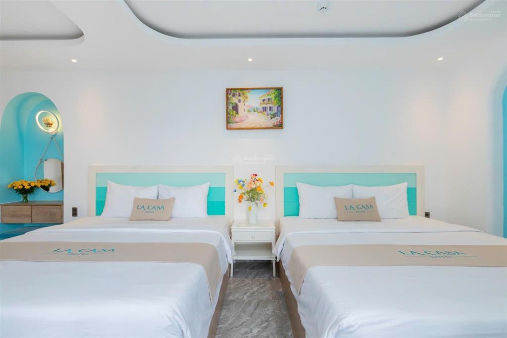 Bán khách sạn 6 tầng  2 mặt tiền phan huy ích