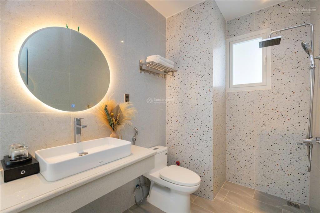 Bán khách sạn 6 tầng  2 mặt tiền phan huy ích
