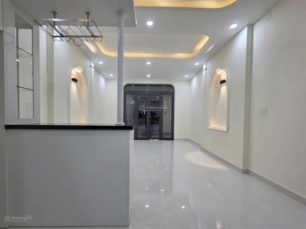Chỉ 79tr/m2 ,nhà 2tầng 120m2,mtkd,đường phạm văn đồng ,ngay nút giao đèn xanh đèn đỏ ,không lộ giới