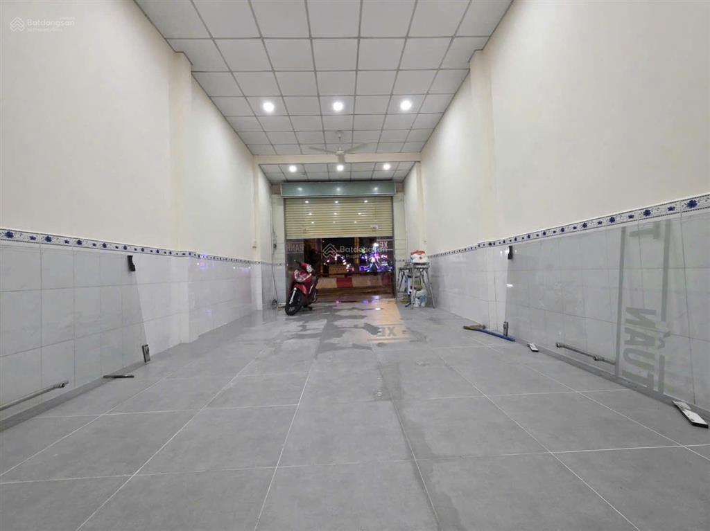 Chỉ 79tr/m2 ,nhà 2tầng 120m2,mtkd,đường phạm văn đồng ,ngay nút giao đèn xanh đèn đỏ ,không lộ giới