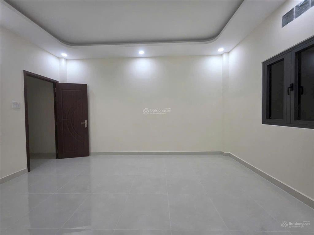 Chỉ 79tr/m2 ,nhà 2tầng 120m2,mtkd,đường phạm văn đồng ,ngay nút giao đèn xanh đèn đỏ ,không lộ giới
