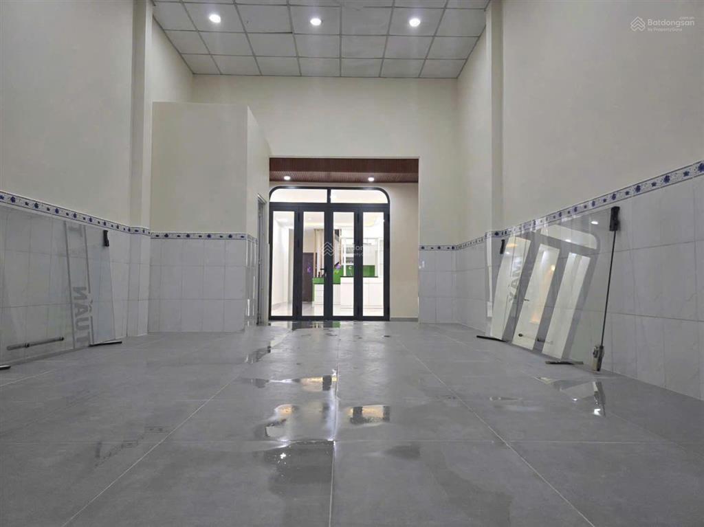 Chỉ 79tr/m2 ,nhà 2tầng 120m2,mtkd,đường phạm văn đồng ,ngay nút giao đèn xanh đèn đỏ ,không lộ giới