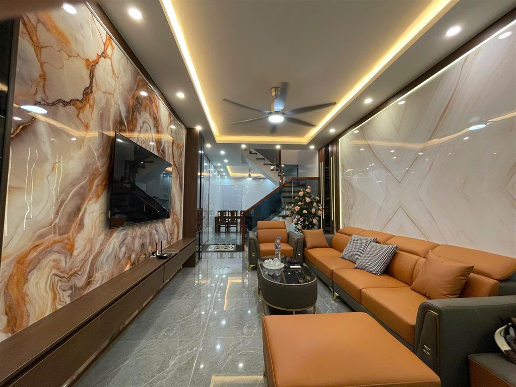 BÁN NHÀ ĐẸP 430 TRẦN NGUYÊN HÃN – FULL NỘI THẤT

Diện tích: 65m² sân cổng riêng 3 tầng
