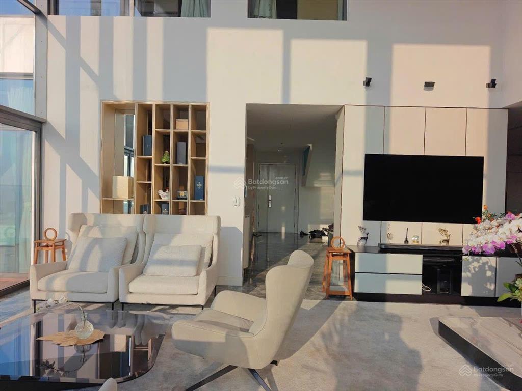 Cho thuê penthouse gateway quận 2, diện tích 584m2, view sông panorama, full nội thất, sân vườn